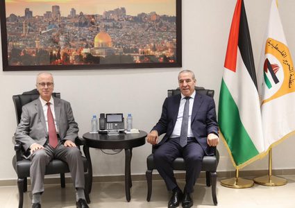 نائب الرئيس يستقبل رئيس لجنة الانتخابات المركزية