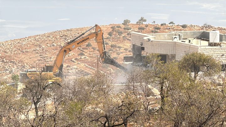 الاحتلال يهدم منزلا في قرية دوما جنوب نابلس