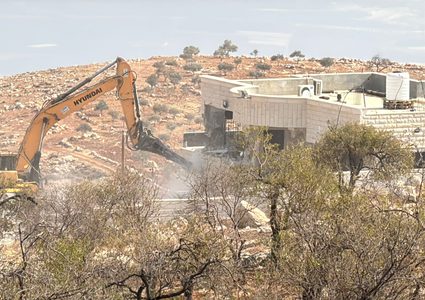 الاحتلال يهدم منزلا في قرية دوما جنوب نابلس