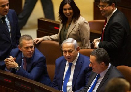 استطلاع إسرائيلي: أغلبية ترفض العفو عن رئيس الحكومة الاسرائيلية