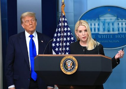 فضيحة إبستين.. كيف رد ترامب والبيت الأبيض على "رسالة مخجلة"؟