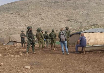 مستوطنون يقتحمون خربة سمرة بالأغوار الشمالية