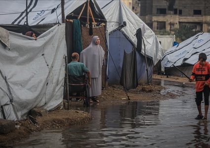 الدفاع المدني: مئات الخيام غرقت في غزة… وأوضاع "كارثية" للنازحين