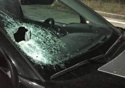 مستوطنون يهاجمون مواطنين غرب رام الله