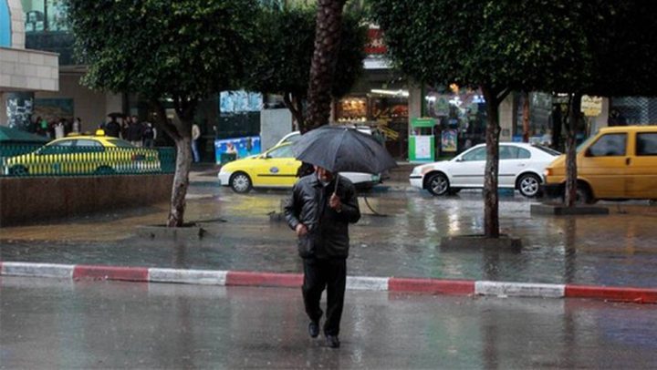 الطقس: استمرار تأثير المنخفض الجوي وزخات متفرقة من الأمطار