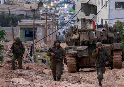 الاحتلال يشن حملة اعتقالات بالضفة تطال أسرى محررين وذوي شهداء