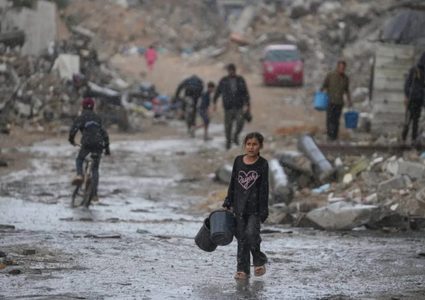 غرق آلاف الخيام وضعف جهود الإغاثة واستمرار الخروقات الإسرائيلية