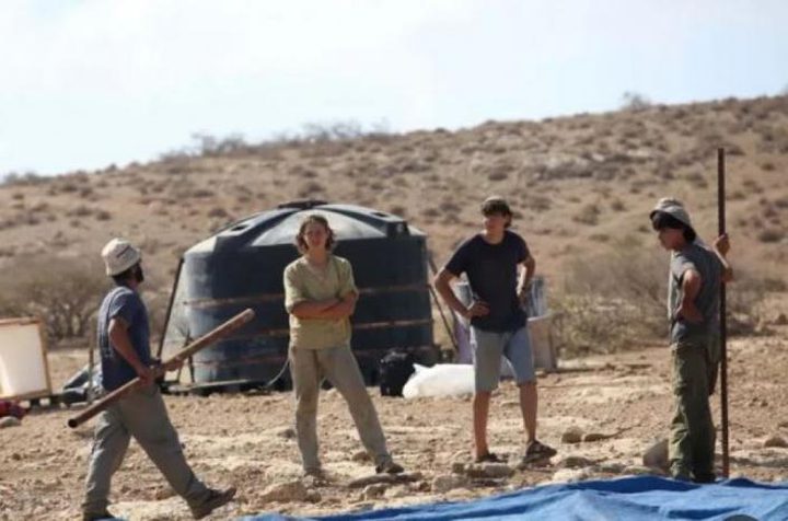 مستوطنون يهاجمون تجمعاً بدويا قرب الخان الأحمر شرق القدس