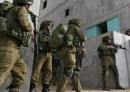 قوات الاحتلال تداهم عددا من المنازل في زعترة شرق بيت لحم