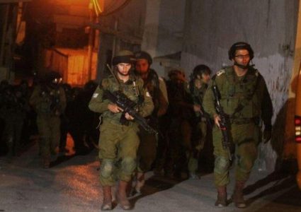 الاحتلال يعتقل ثلاثة مواطنين من مخيم بلاطة