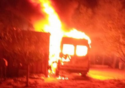 مستوطنون يحرقون 3 منازل و3 مركبات و"كرفانا" في الجبعة