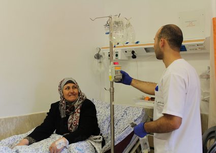 وصول مرضى إلى قطاع غزة بعد استكمال علاجهم في مستشفيات القدس