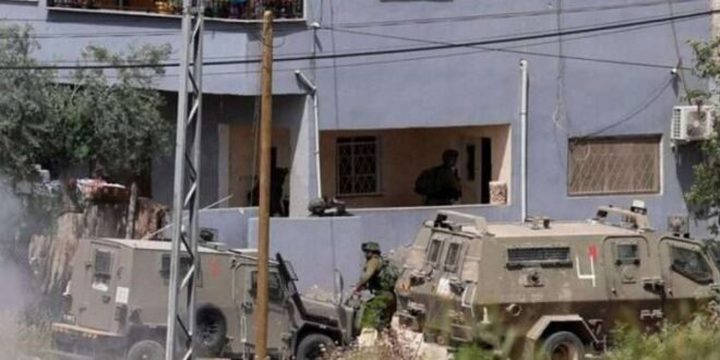الاحتلال يعتقل شابين من مخيم الجلزون ويقتحم عدة مناطق في محافظة رام الله والبيرة