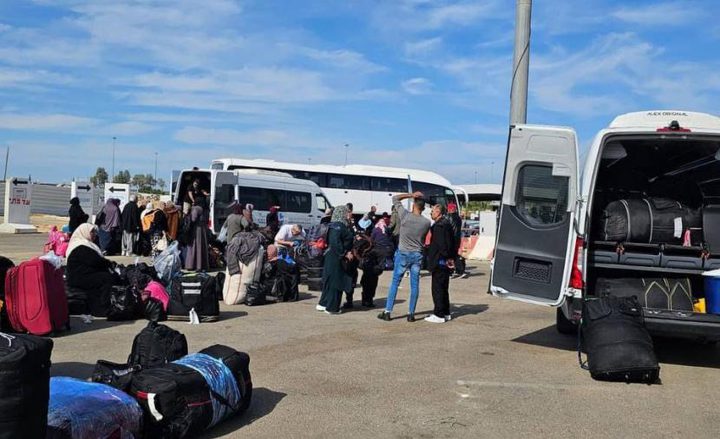 وصول مرضى إلى قطاع غزة بعد استكمال علاجهم في مستشفيات القدس