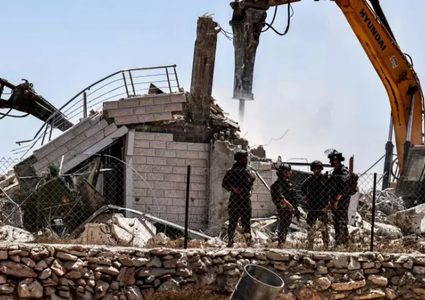 الاحتلال يخطر بهدم منزل مأهول وآخر قيد الإنشاء ومزرعة تربية أغنام في حوسان