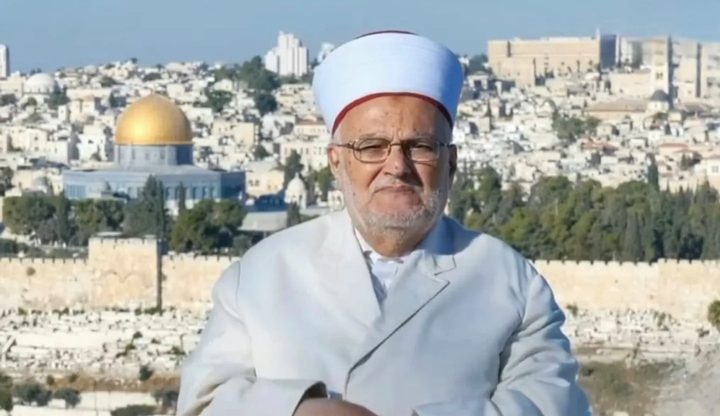 الاحتلال يبدأ محاكمة خطيب المسجد الأقصى عكرمة صبري بتهمة "التحريض"
