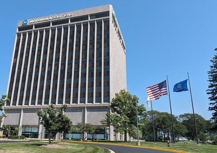 نشطاء يطالبون ولاية إلينوي بسحب استثماراتها من موتورولا لدعمها مراقبة فلسطينيين