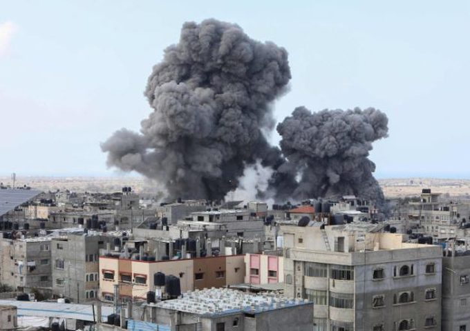 محدث:25 شهيداً على الأقل بينهم أطفال ونساء إثر قصف الاحتلال مدينتي غزة وخان يونس