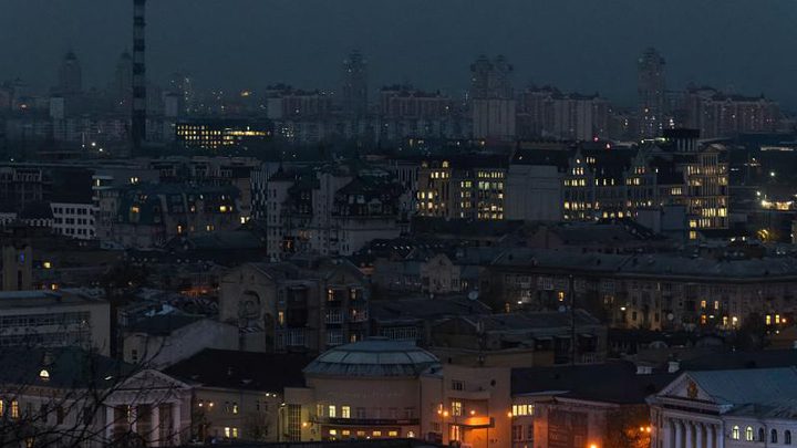 "مدينة النور" تغرق بالظلام.. انقطاع جزئي للكهرباء في باريس