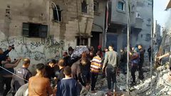 عشرات الشهداء والجرحى بخان يونس وغزة خارج الخط الأصفر