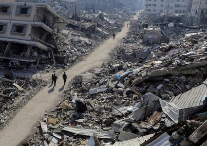 المكتب الإعلامي الحكومي: الاحتلال يواصل المجازر ويوسّع المنطقة العازلة شرق غزة