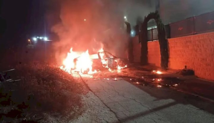 مستوطنون يحرقون غرفة زراعية في قرية أبو فلاح شمال رام الله