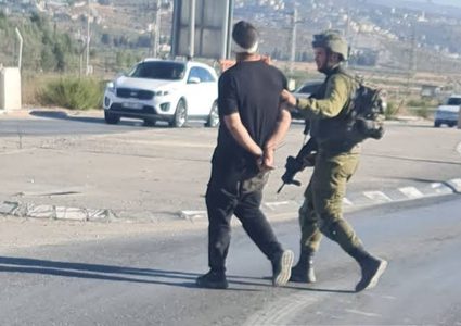 الاحتلال يعتقل صحفي أثناء مروره من حوارة جنوب نابلس