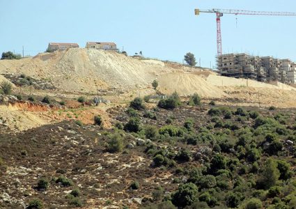 نابلس: الاحتلال والمستوطنون يجرفون عشرات الدونمات في عراق بورين