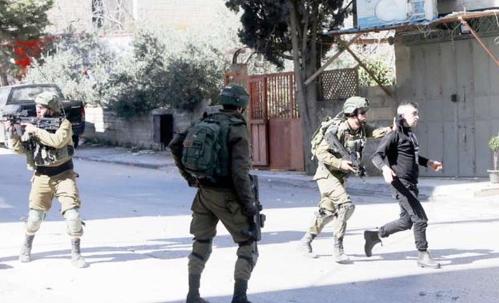 إصابة مواطن جراء اعتداء الاحتلال عليه في اليامون واعتقال طفل من الزبابدة