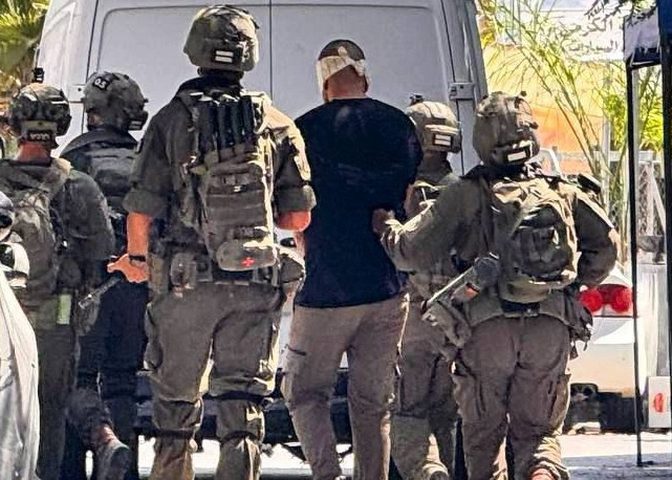 الاحتلال يعتقل شابا من مدينة طولكرم