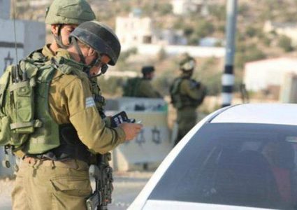 الاحتلال ينصب حاجزا عسكريا في المغير شرق رام الله