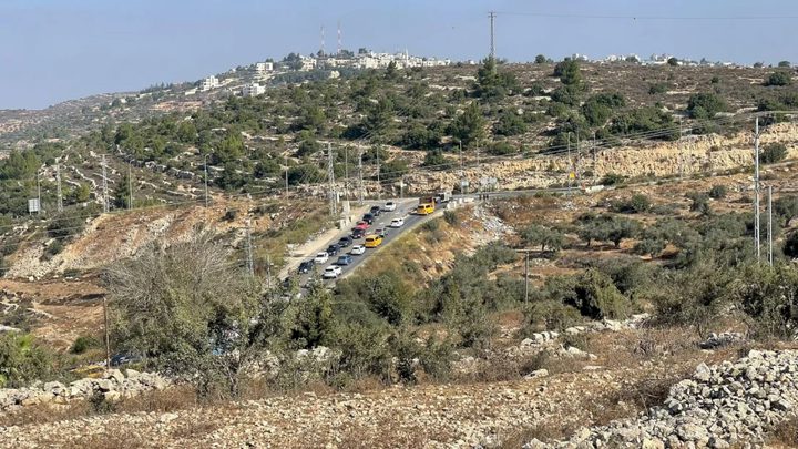 الاحتلال يغلق بوابة عطارة وينصب حاجزا عسكريا قرب النبي صالح شمال رام الله