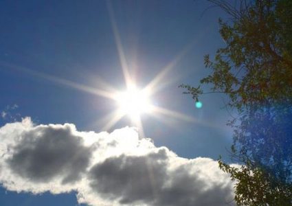 الطقس: أجواء صافية وحارة نسبيا مع انخفاض تدريجي على الحرارة