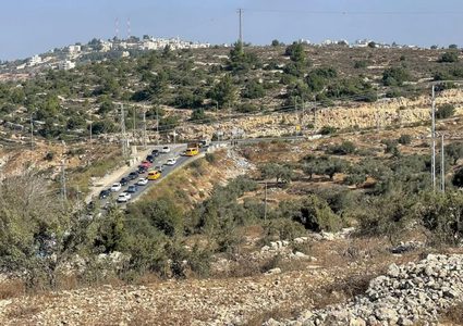 الاحتلال يغلق بوابة عطارة وينصب حاجزا قرب النبي صالح شمال رام الله