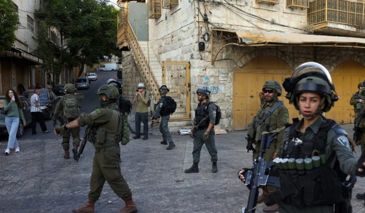 الاحتلال يحرر مخالفات لأصحاب البسطات في مدينة القدس