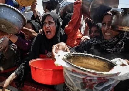 "الأونروا": 90% من سكان غزة يعتمدون على الإغاثة ووجبة واحدة كل 24 ساعة