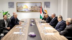 هل يعيد لقاء حسين الشيخ وبلير السلطة الفلسطينية للواجهة في إدارة غزة؟