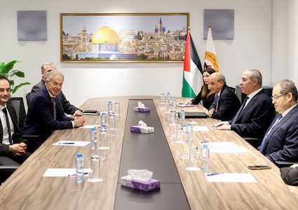 هل يعيد لقاء حسين الشيخ وبلير السلطة الفلسطينية للواجهة في إدارة غزة؟