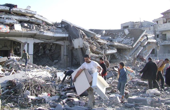 قصف مدفعي وغارات جوية شرق القطاع ومخلفات الاحتلال تحصد ارواح المواطنين