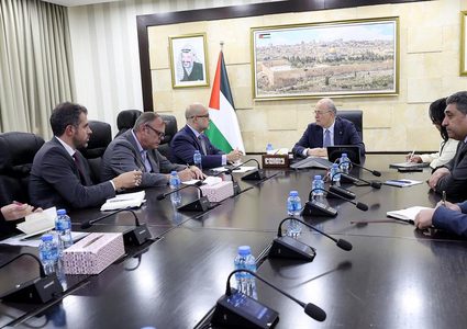 رئيس الوزراء يبحث مع دول ومنظمات دولية جهود الإغاثة والتعافي في غزة