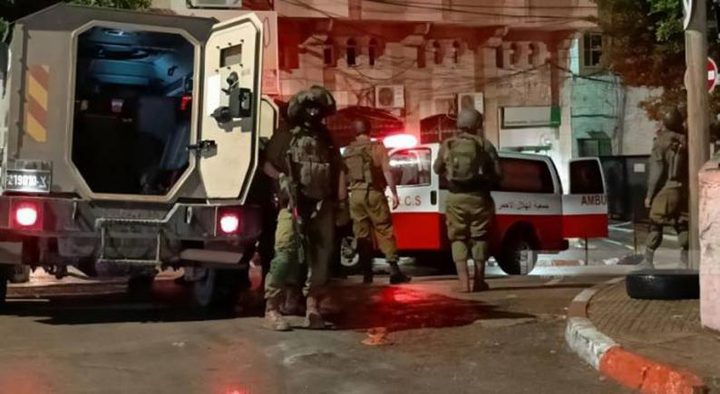 الاحتلال يعتقل مصابا من داخل مركبة إسعاف على مدخل طمون