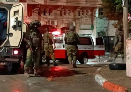 الاحتلال يعتقل مصابا من داخل مركبة إسعاف على مدخل طمون