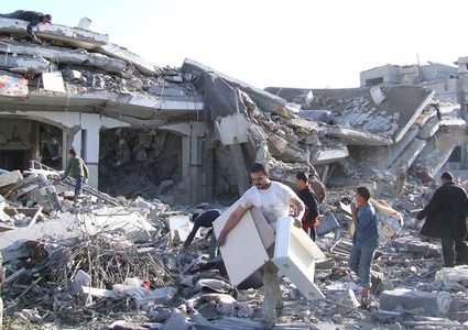 قصف مدفعي على طول الحدود الشرقية ومساعي لإنهاء تسليم جثامين جنود الاحتلال