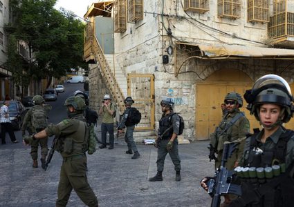 الاحتلال يحتجز عدداً من المواطنين خلال اقتحامه محافظة طوباس