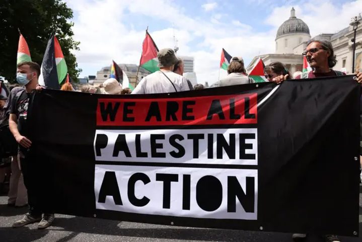 محكمة بريطانية تنظر اليوم طعناً ضد حظر حركة «فلسطين أكشن»