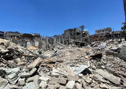 استئناف البحث عن جثة اسرائيلي وجيش الاحتلال ينسف مربع سكني وسط القطاع