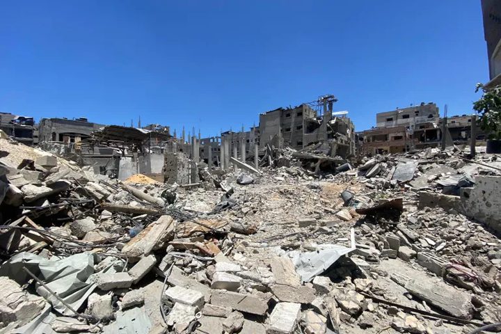 استئناف البحث عن جثة اسرائيلي وجيش الاحتلال ينسف مربع سكني وسط القطاع