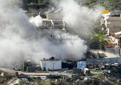 الاحتلال يفجر غرفة في منزل بمخيم الفارعة جنوب طوباس