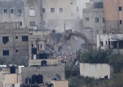 الاحتلال يواصل هدم منازل المواطنين في مخيم جنين