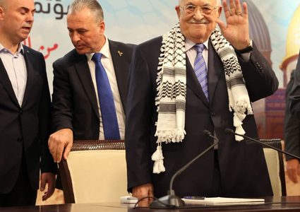 الرئيس يتفقد قاعة الانتخابات المركزية لحركة الشبيبة الفتحاوية